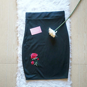 Pencil skirt with floral embroidery